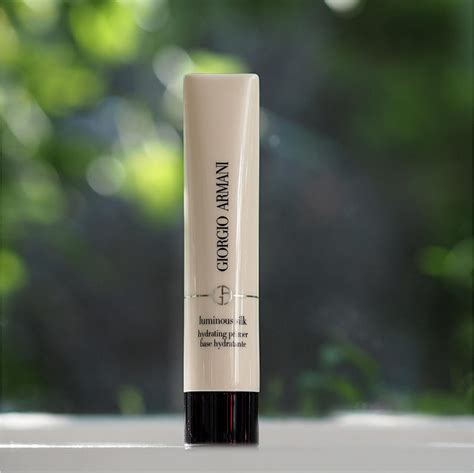 armani luminous silk primer review.